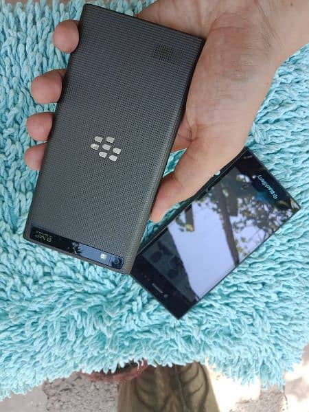BlackBerry leap in lush condition( PTA OFFICIAL APPROVED) 9
