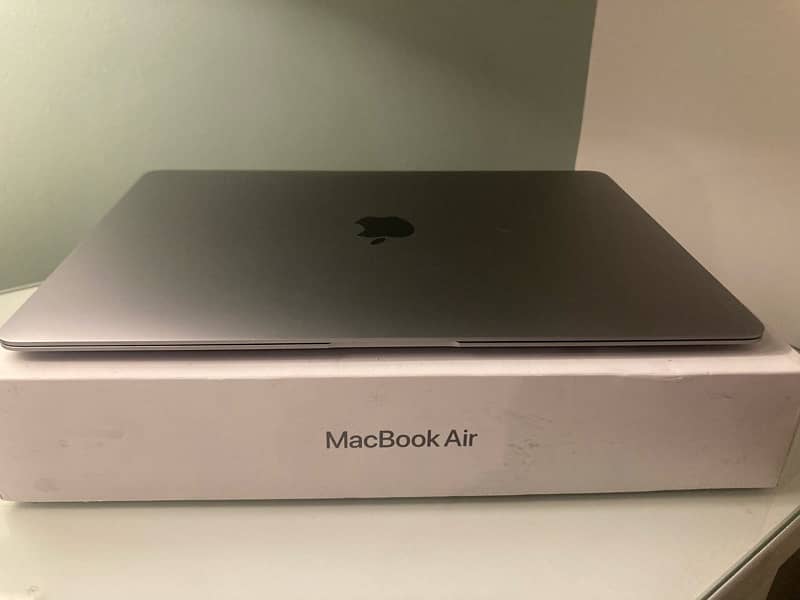 MacBook Air 2020 M1 for sale 1