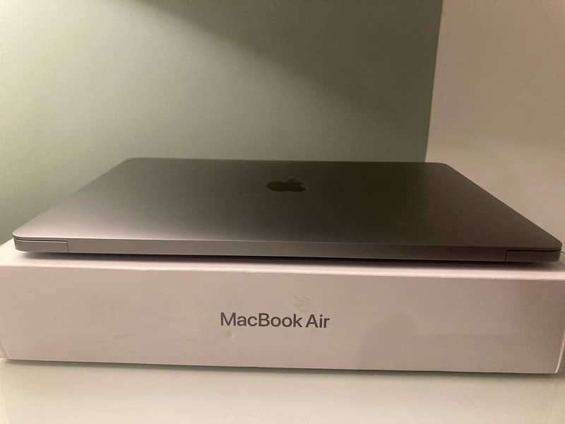 MacBook Air 2020 M1 for sale 3