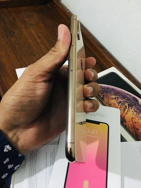 iPhone xs max 64gb pta approved water pack 2