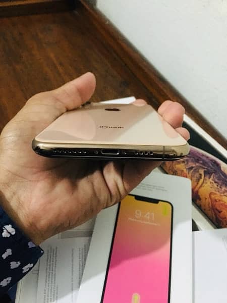 iPhone xs max 64gb pta approved water pack 4