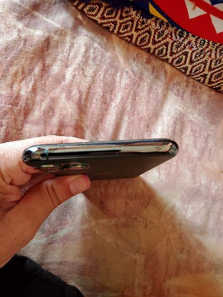 iphone 11 pro max 64Gb all ok one hand use 1