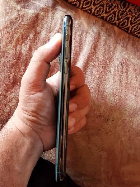 iphone 11 pro max 64Gb all ok one hand use 3