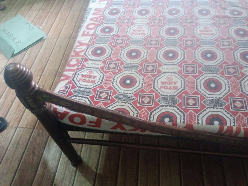 7seater with table with iron dabble bed 2