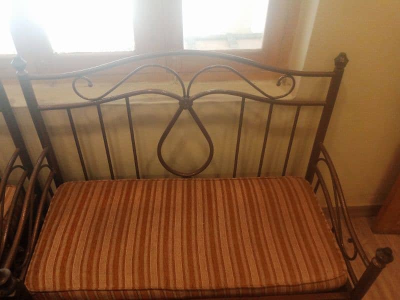 7seater with table with iron dabble bed 6