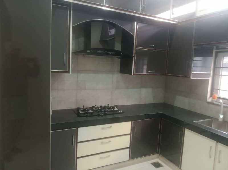 10 MARLA UPPER PORTION AVAILABLE FOR RENT 3