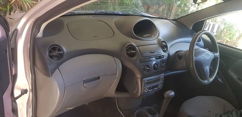 Toyota Vitz 2000 7