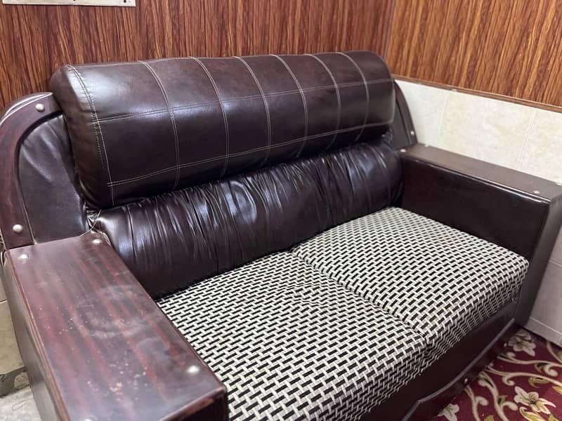 sofas best condition in cheap prices 3