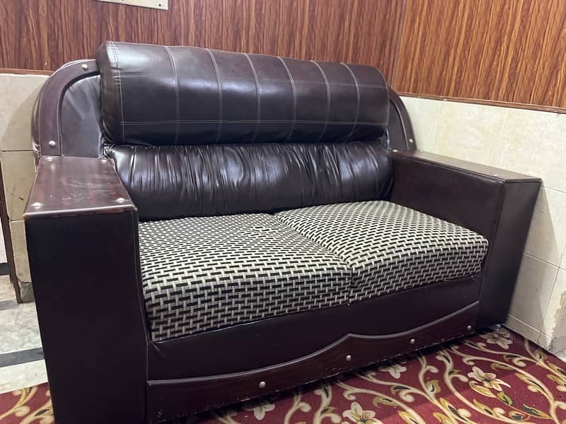 sofas best condition in cheap prices 6
