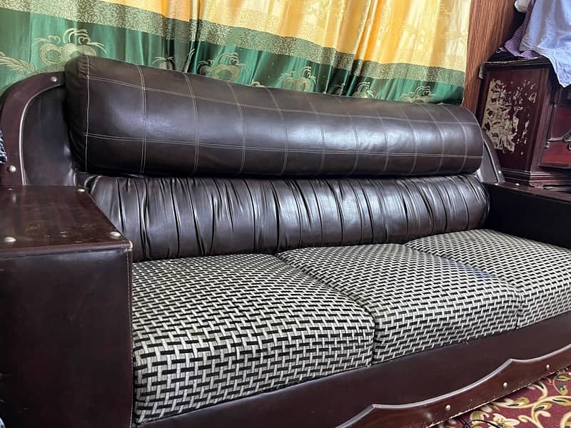 sofas best condition in cheap prices 9