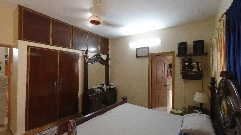 Stunning Prime Location 1550 Square Feet Flat In Gulshan-e-Iqbal - Block 10-A Available 17