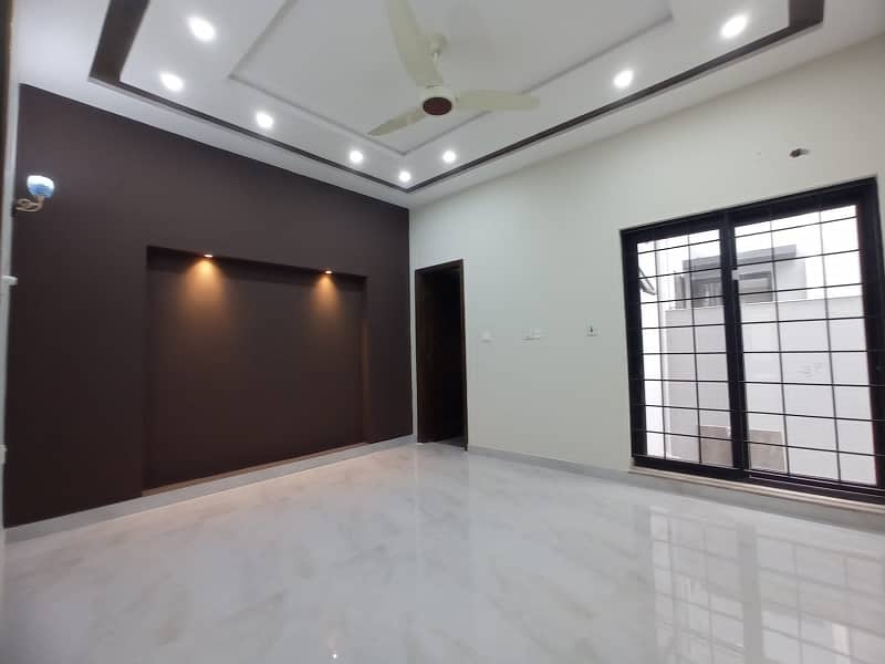 10 Marla House Available For Sale In Johar Block In Bahria Town Lahore 4