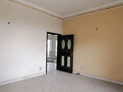 House Available For sale In Model Town 0