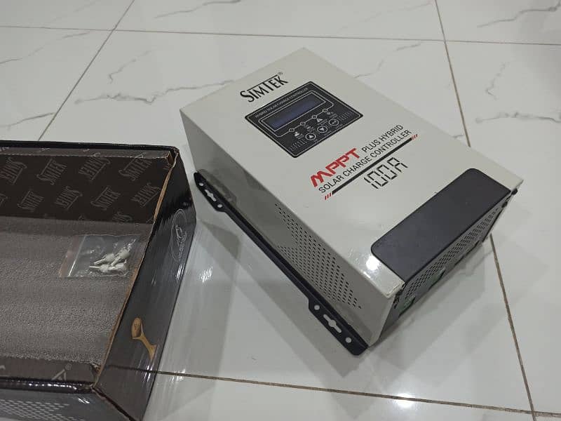 SimTek MPPT Hybrid Solar Charge Controller 100Amp 3