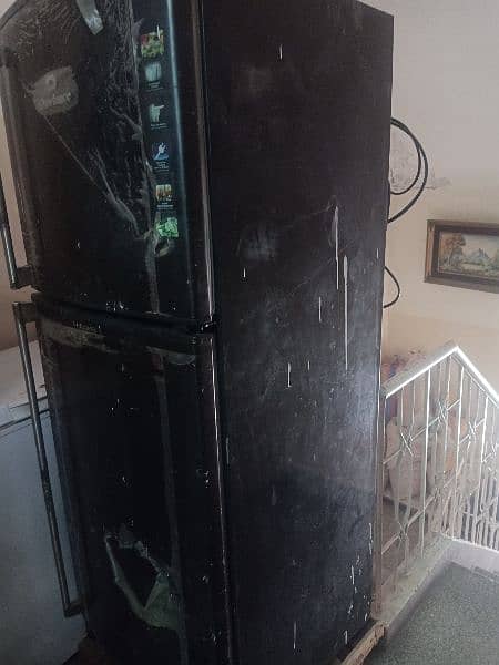 Urgent Sale Fridge Dawlance 0