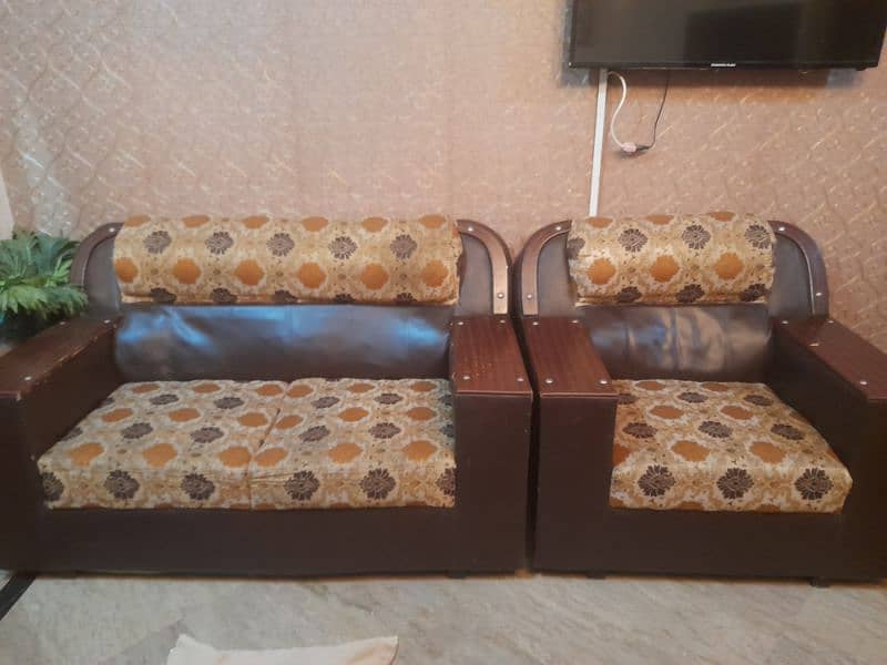 5 seater sofa in good condition for sale 2