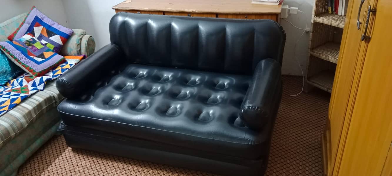 Inflatable sofa bed - Perfect condition with pump 1
