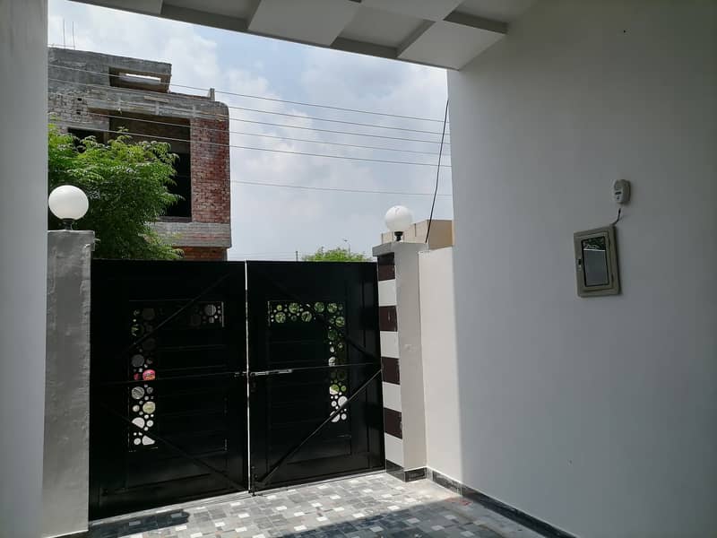Ideally Located House Of 3.5 Marla Is Available For sale In Faisalabad 24