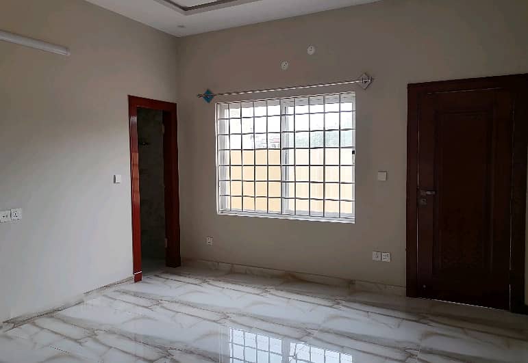 10 Marla House For sale In Beautiful Bahria Town Phase 2 3
