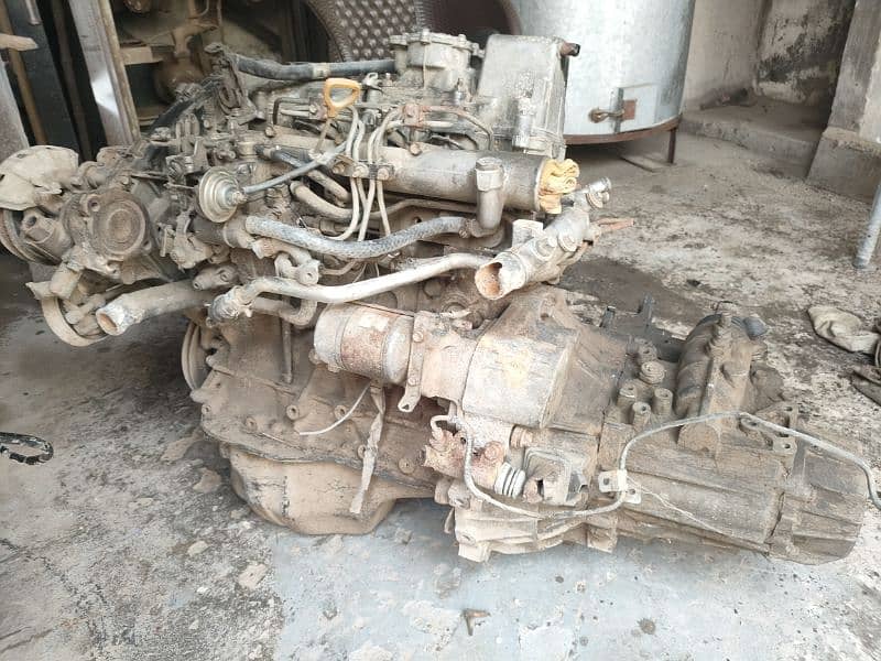 corola 2. O D   2000 cc phol walla diesel engine with gear  complite 3