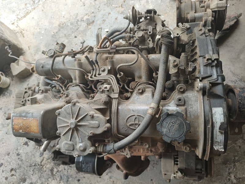 corola 2. O D   2000 cc phol walla diesel engine with gear  complite 8