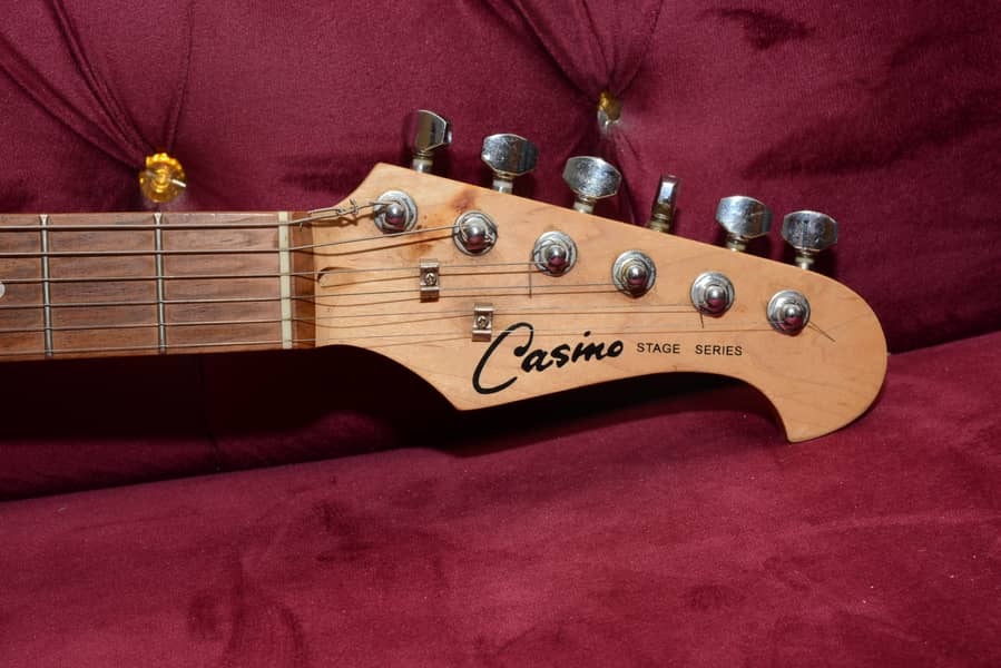 casino st-style electric guitar 2