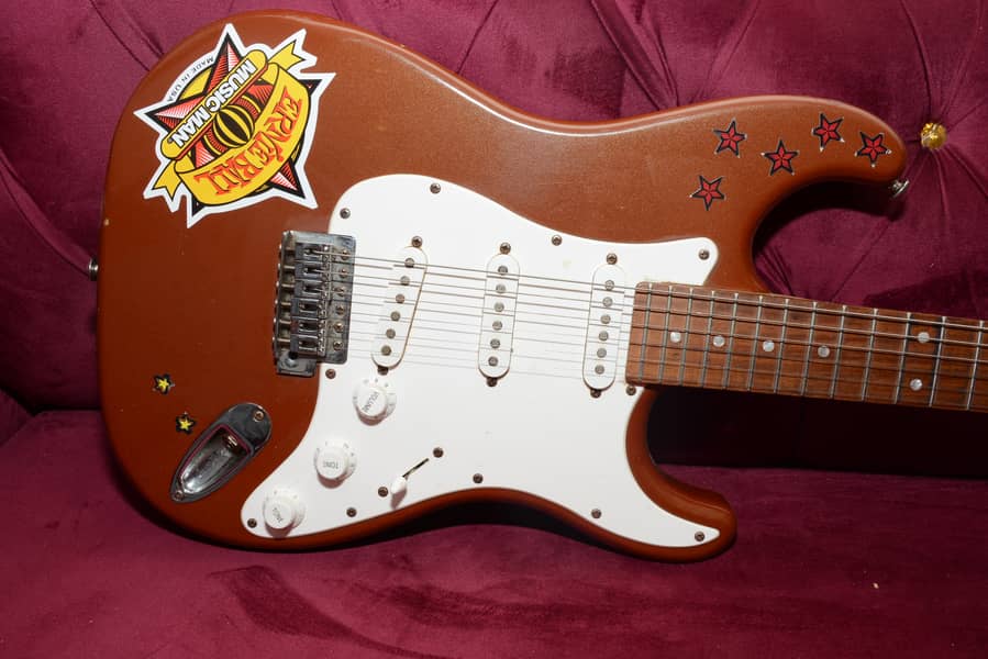 casino st-style electric guitar 3
