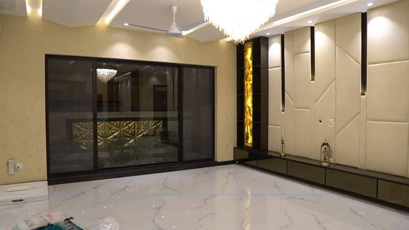 New 1 Kanal Stunning Home Is Available For Rent In PHASE 6 DHA, Lahore. 10