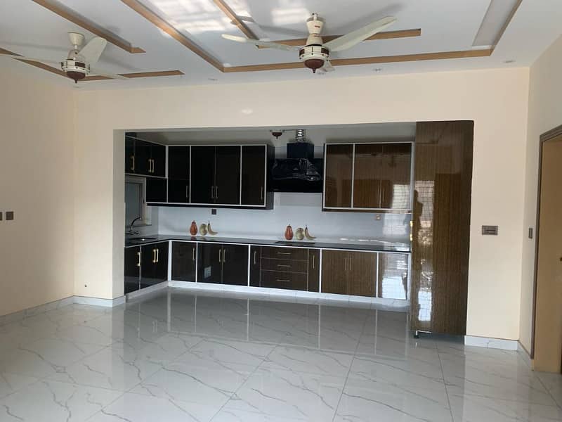 10 MARLA TRIPLE STOREY + BASEMENT FULL FURNISH CORNER HOUSE FOR SALE 24