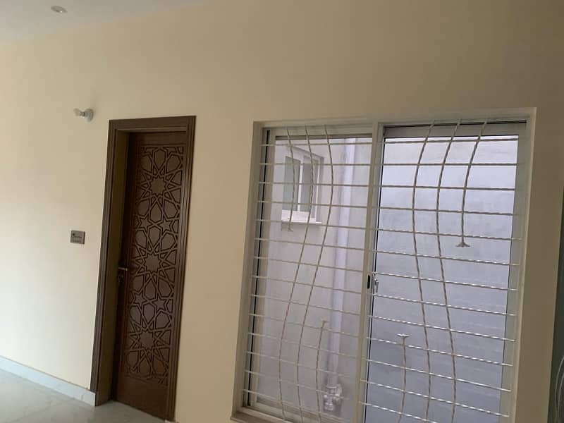 10 MARLA TRIPLE STOREY + BASEMENT FULL FURNISH CORNER HOUSE FOR SALE 32