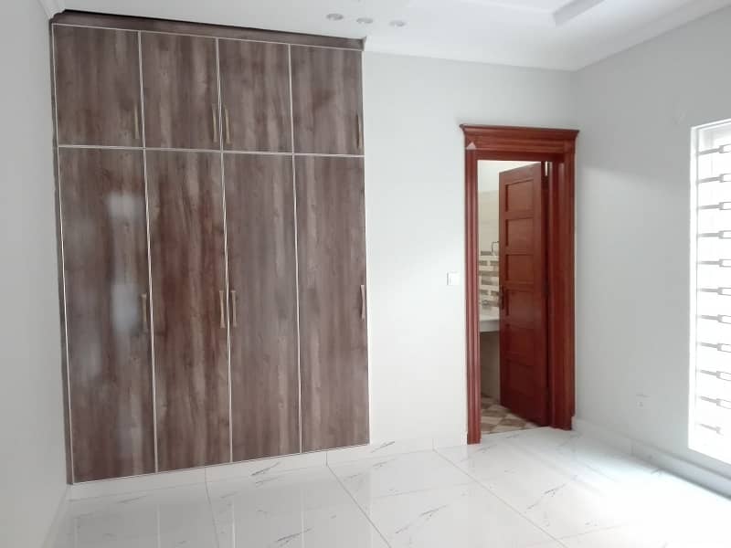 10 Marla Upper Portion For rent Available In E-11 4