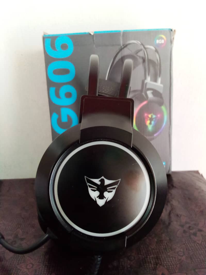 RGB GAMING HEADPHONES WITH MIC 1