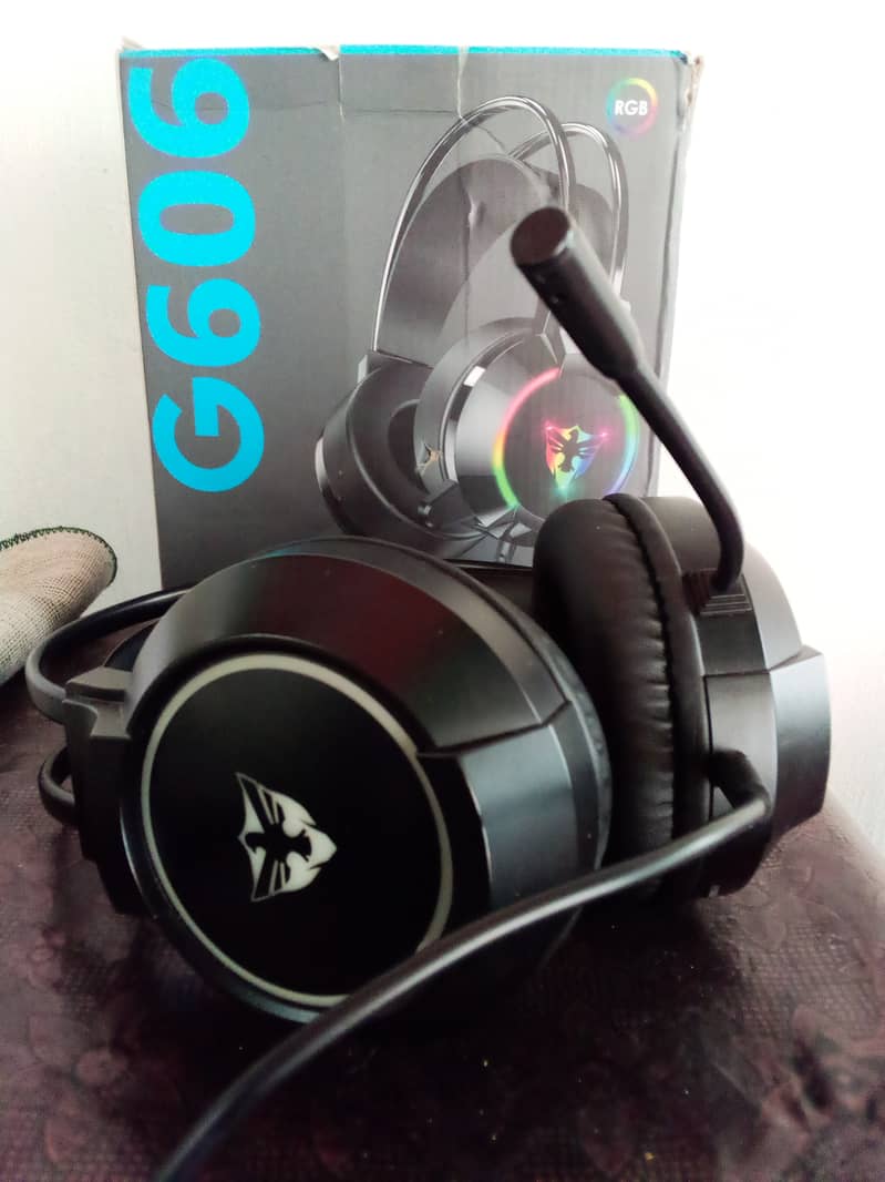 RGB GAMING HEADPHONES WITH MIC 3