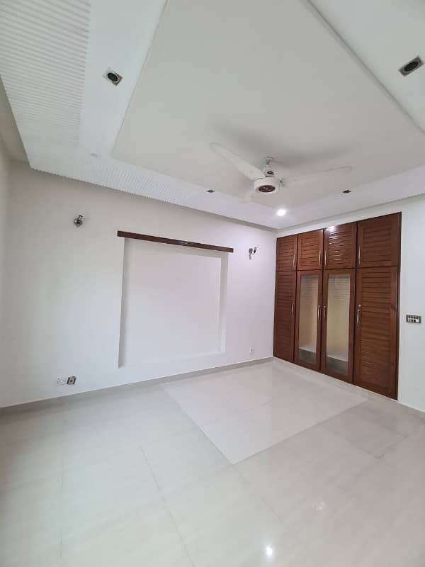Prime Location 10 Marla Modern House For Sale In DHA Phase 5 Lahore 8
