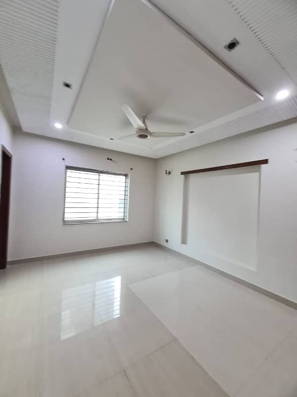 Prime Location 10 Marla Modern House For Sale In DHA Phase 5 Lahore 10