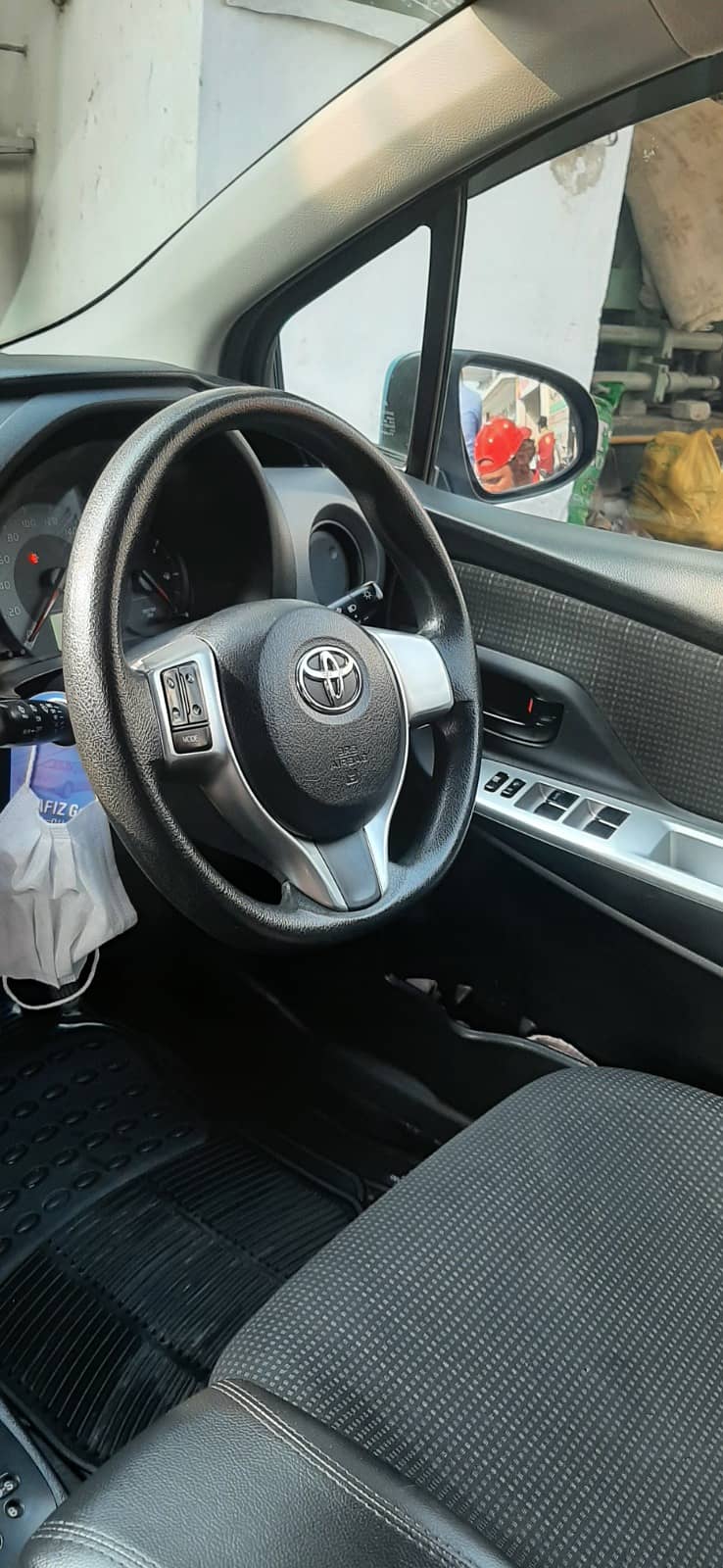 Toyota Vitz F 1.0 2014 (multimedia stearing) 2