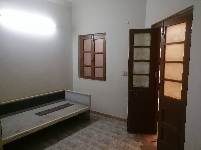 Gulberg Flat For Rent Sized 4 Marla 17