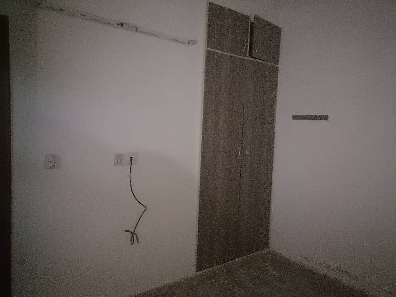 Gulberg Flat For Rent Sized 4 Marla 19