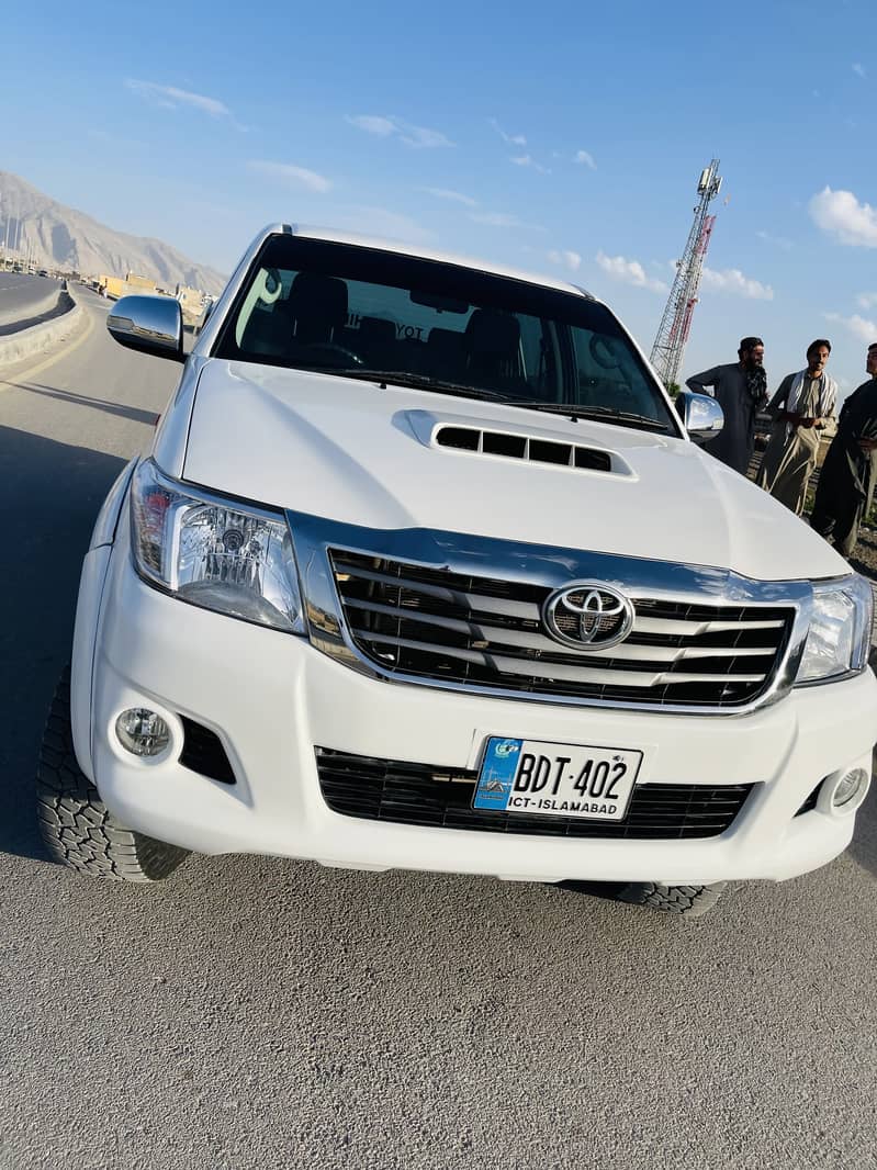 Toyota Hilux 2015 1