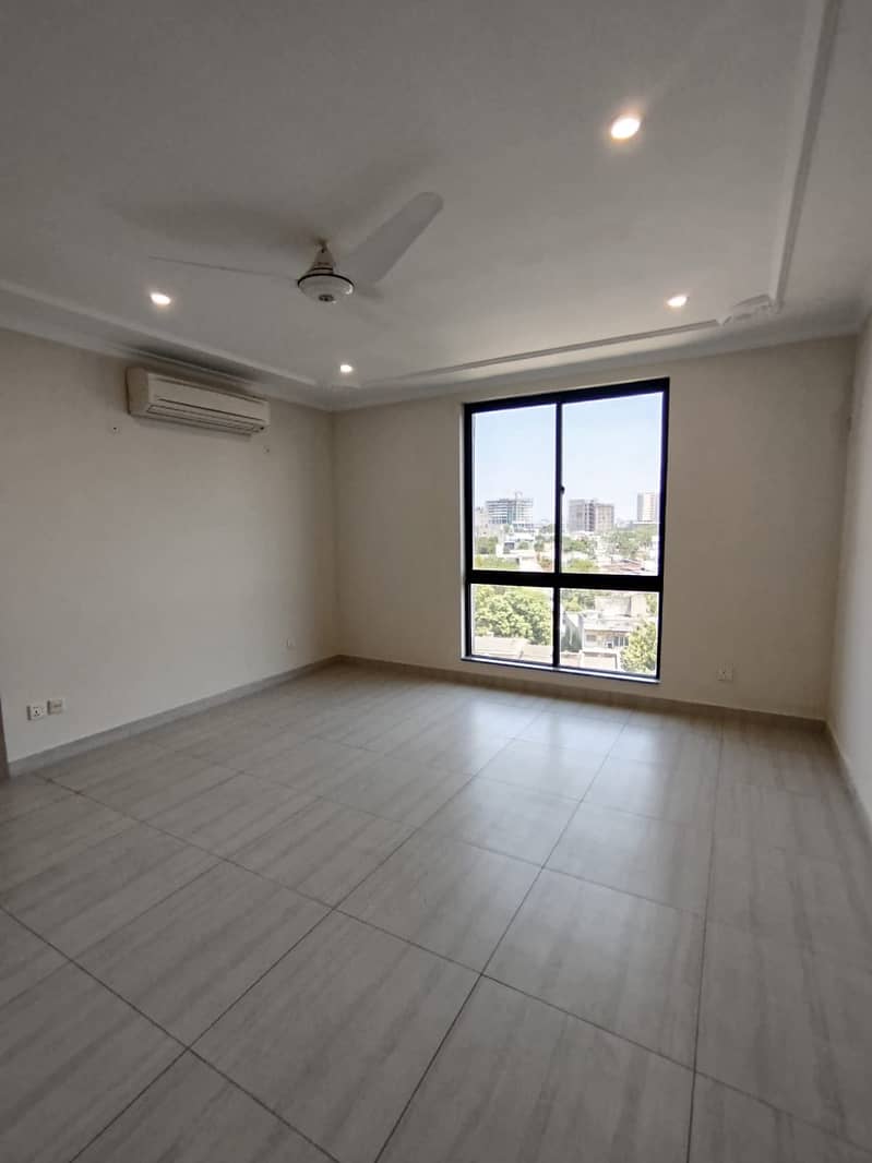 3 Bed Aprtment Rent Only 2.5 lac with maintenance 9