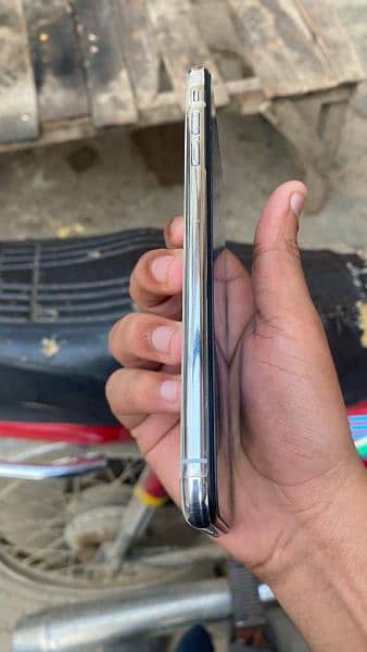 i phone Xsmax 10/10 condition 5