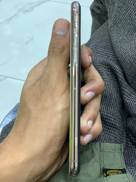 iPhone XS  pta approved  urgent sell 4