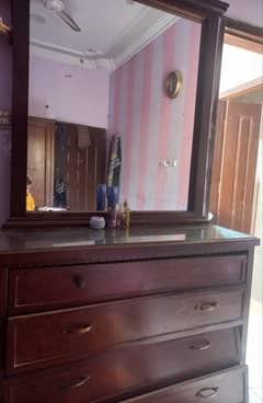 Selling dressing tables and side drawers