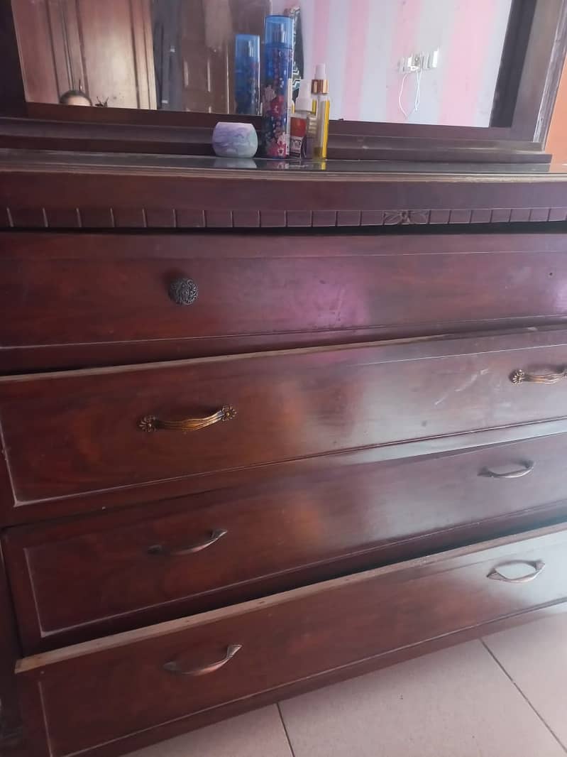 Selling dressing tables and side drawers 1