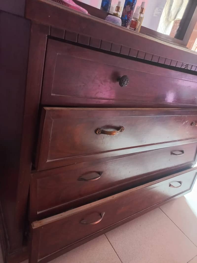 Selling dressing tables and side drawers 5