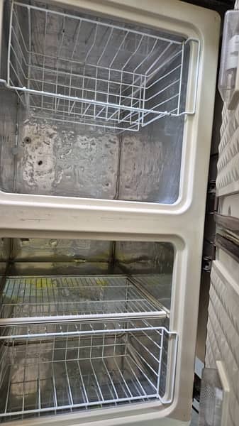 dawlance fridge and freezer 3