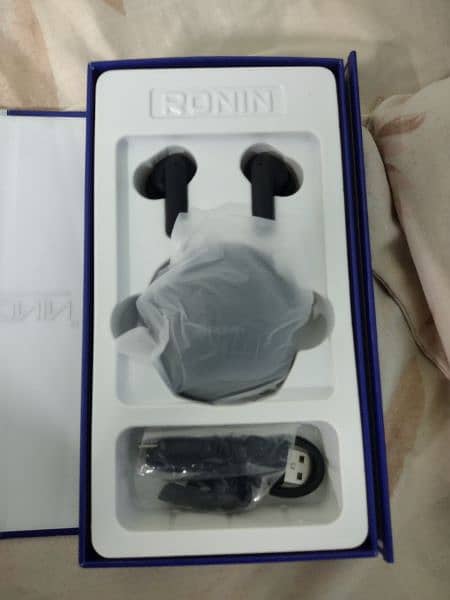 Ronin wireless Earbuds 520 1