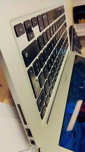 MacBook Air 2017 - 13 inch 5