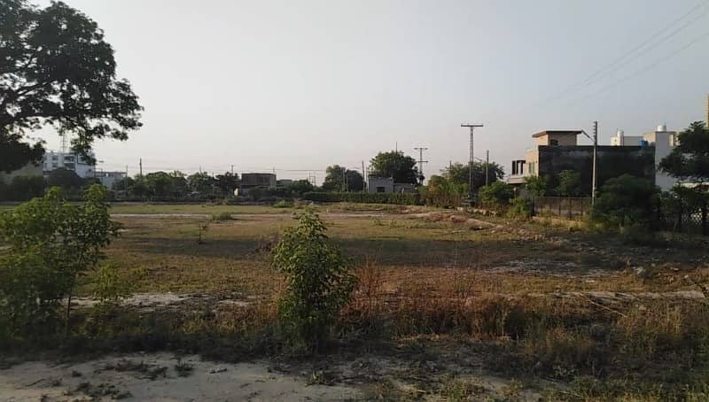Corner 10 Marla Residential Plot For sale Is Available In LDA Avenue - Block M 5