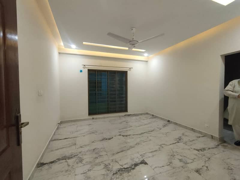 Brand New 10 Marla 3 BED Flat 7th Floor Available For Rent In Askari 11 Sec- D 12